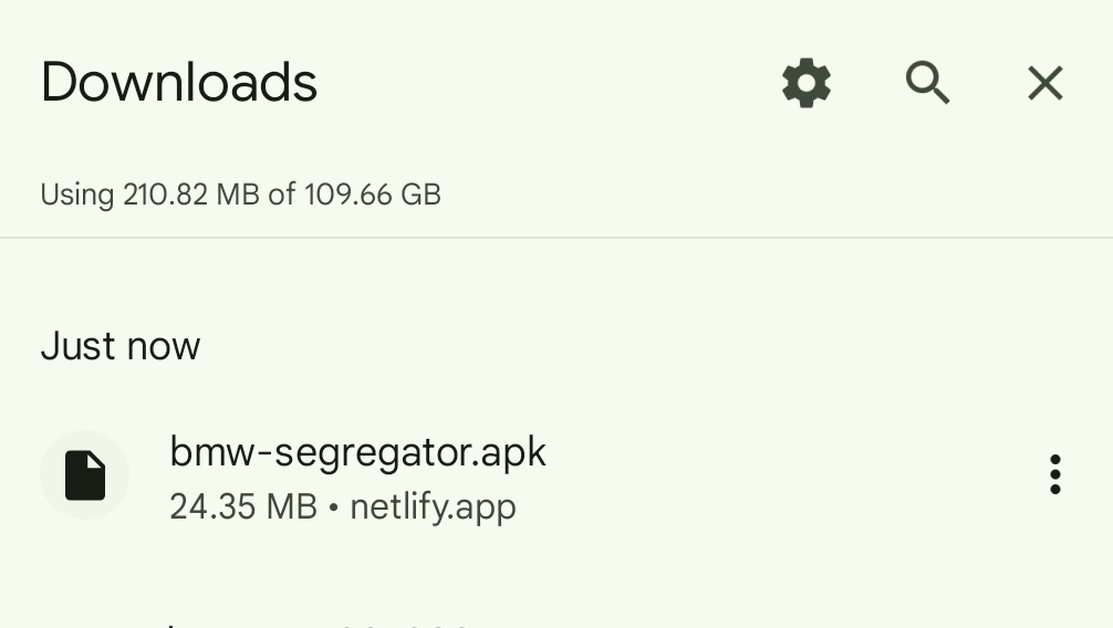 Downloads folder showing APK file